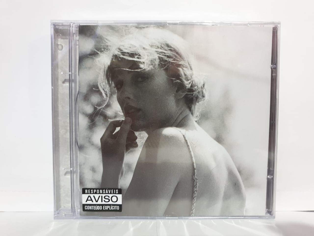 Meet Me Behind The Mall-Taylor Swift