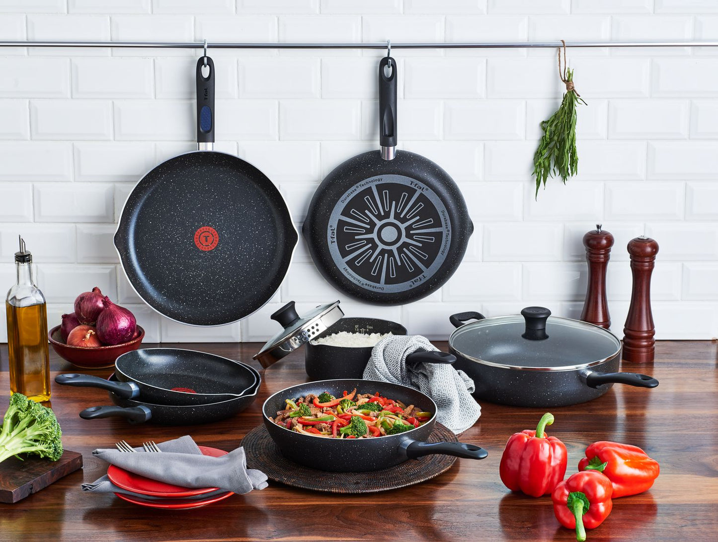 T-FAL 9-Piece Signature Cookware Set - Blemished package with full warranty - B292S974