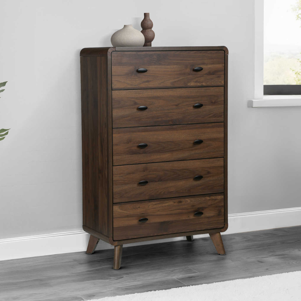 Commode 5 tiroirs au fini noyer - Monarch (I5234)
