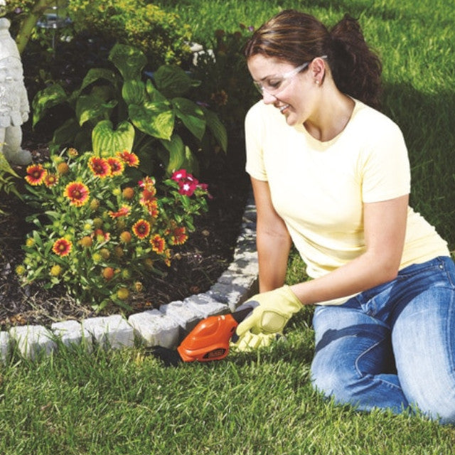 BLACK + DECKER Lithium 2 in 1 Garden Shear/Shrubber Combo - GSL35