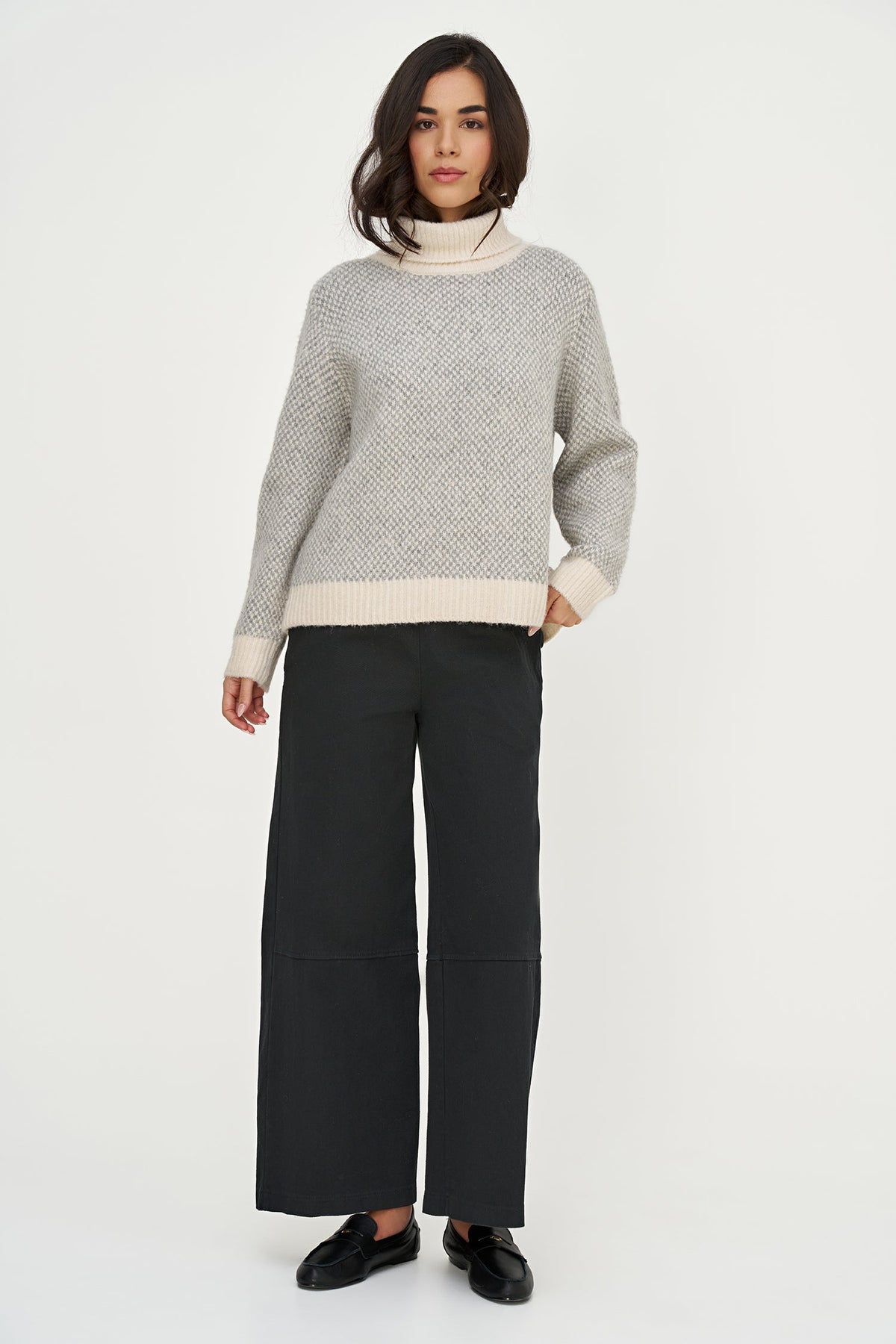 Women's Novelty Knit Color-Block Turtleneck Sweater with Long Sleeves