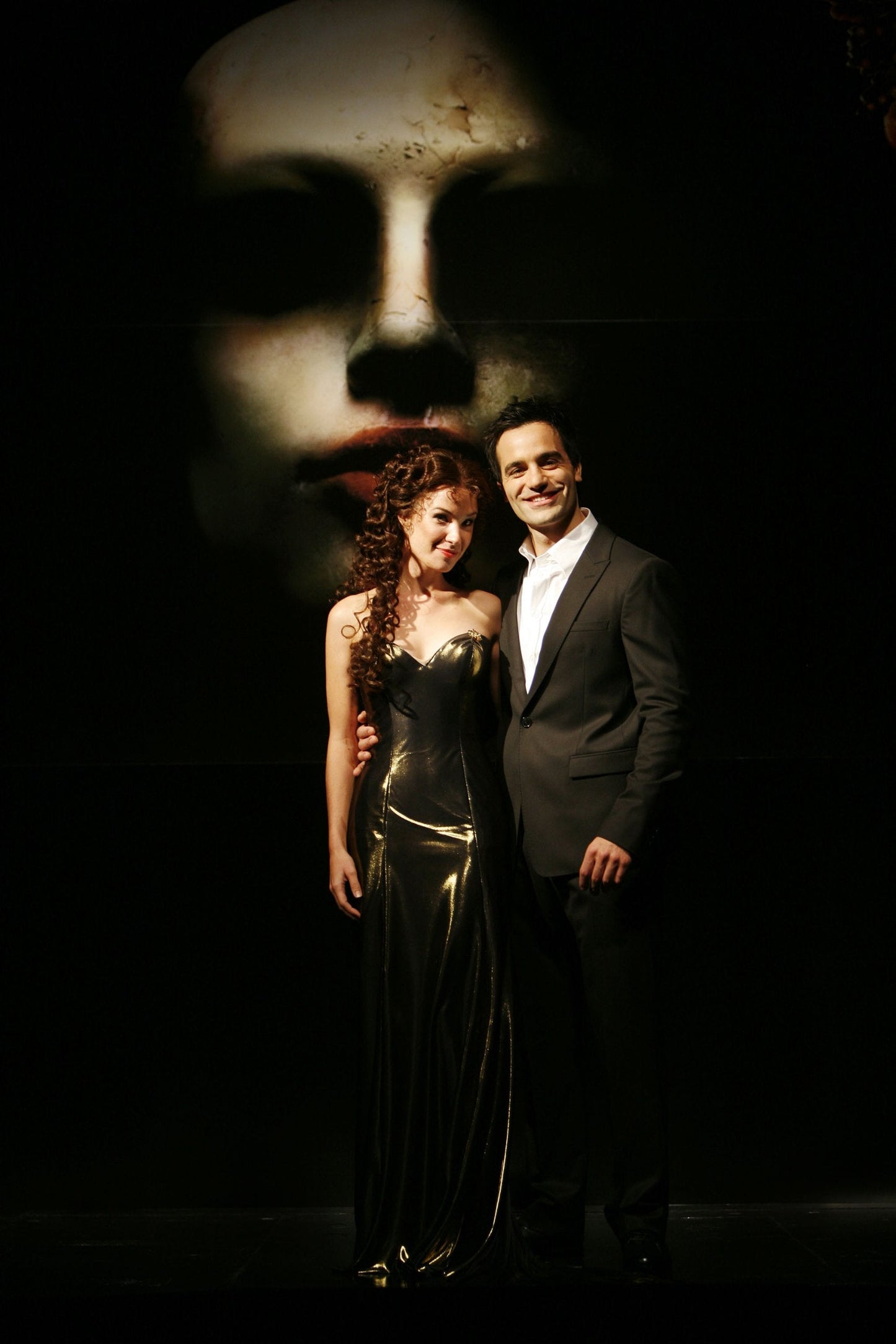 Love Never Dies [Deluxe Edition] [CD + DVD]