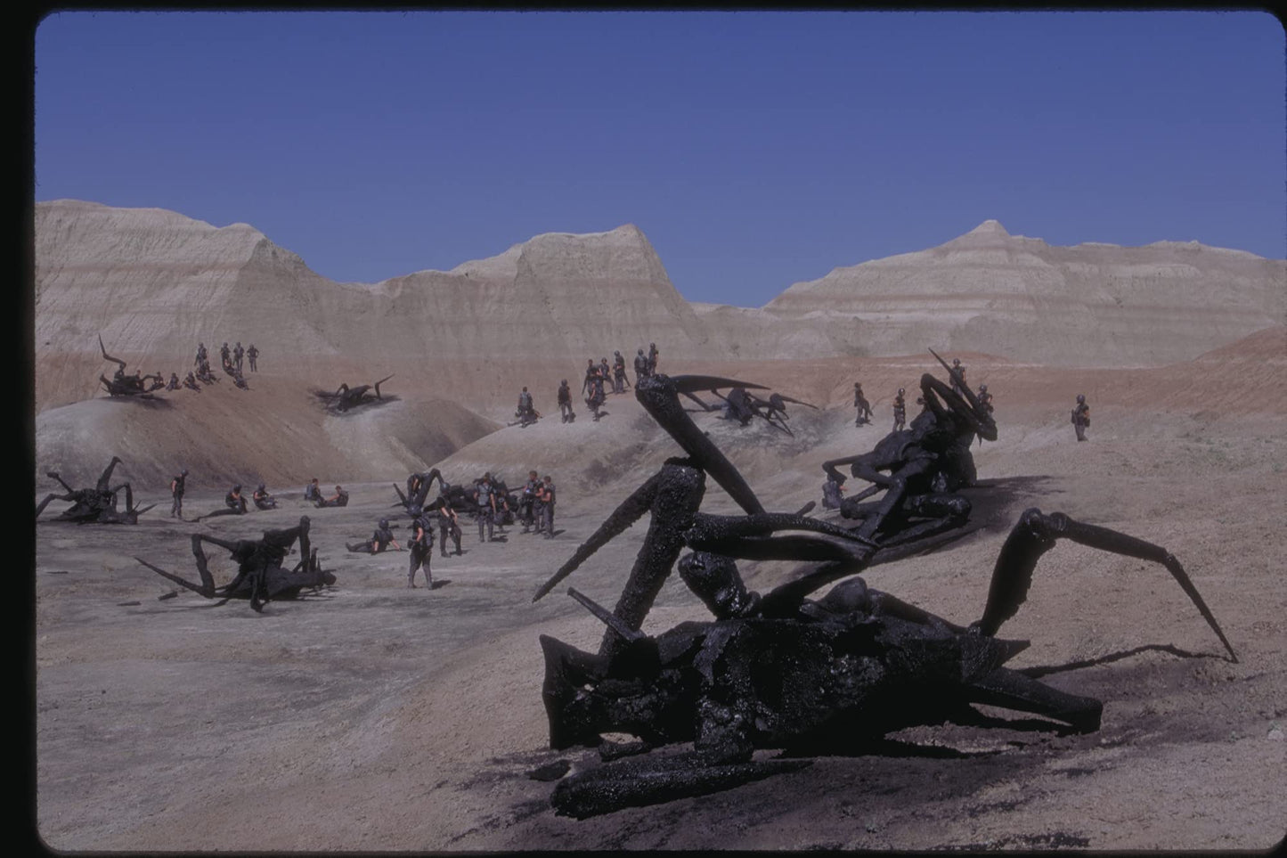 Starship Troopers: 5 Film Collection (starship Troopers / Starship Troopers 2: Hero of the Federation / Starship Troopers 3: Marauder / Starship Troopers: Invasion / Starship Troopers: Traitor of Mars) (bilingual)