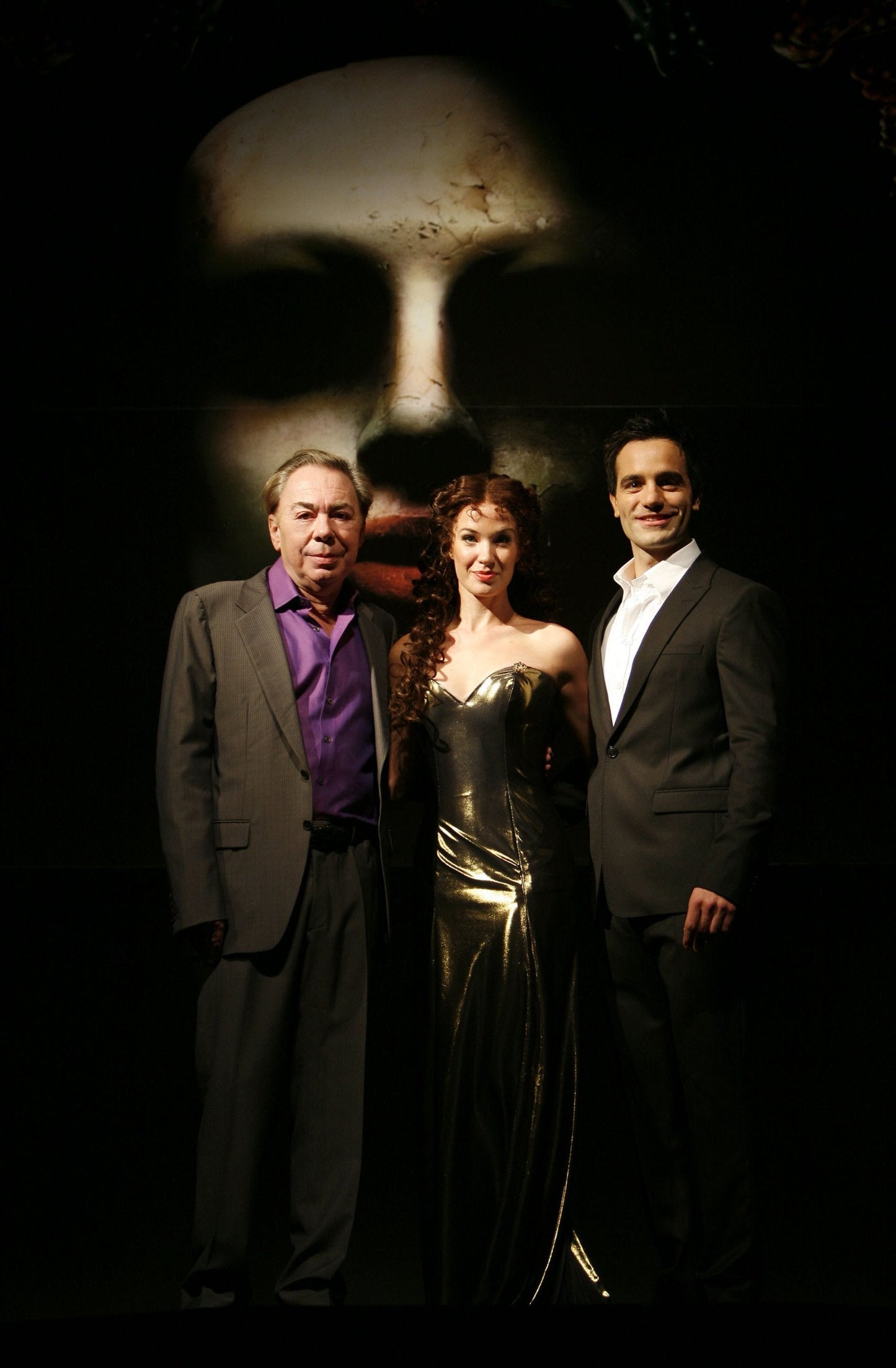 Love Never Dies [Deluxe Edition] [CD + DVD]