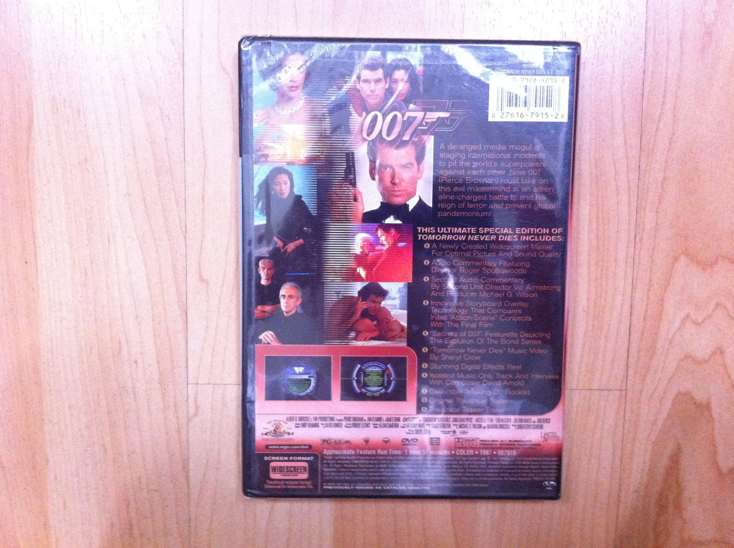 Tomorrow Never Dies (Widescreen) (Sous-titres français) [Import]