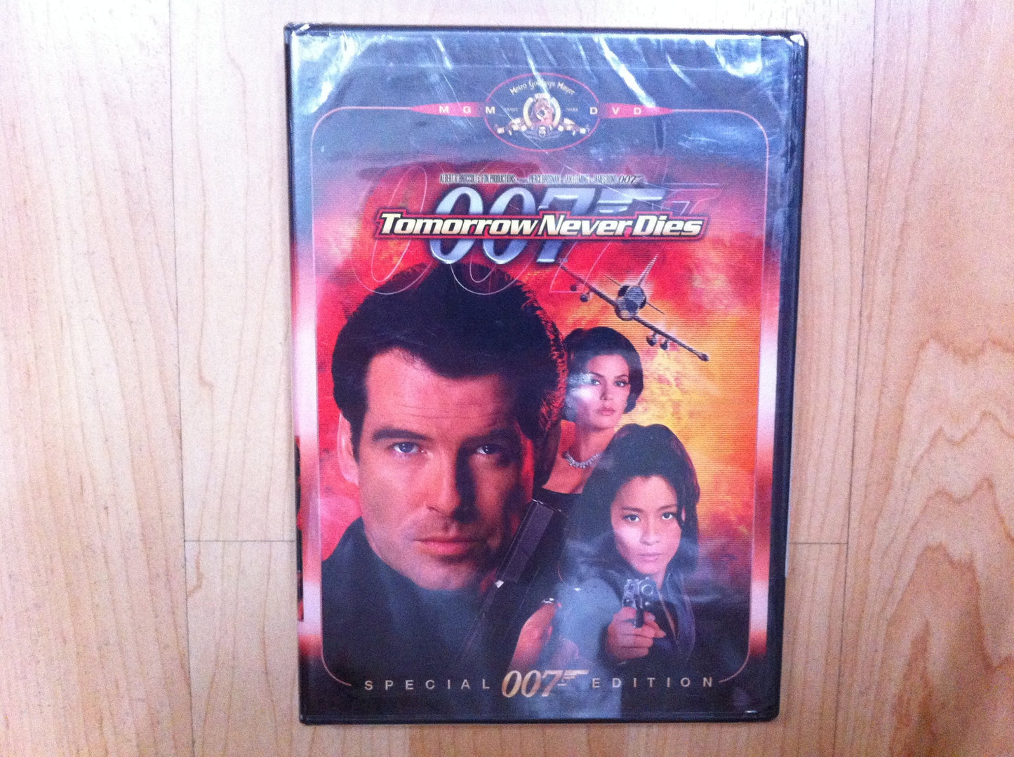 Tomorrow Never Dies (Widescreen) (Sous-titres français) [Import]