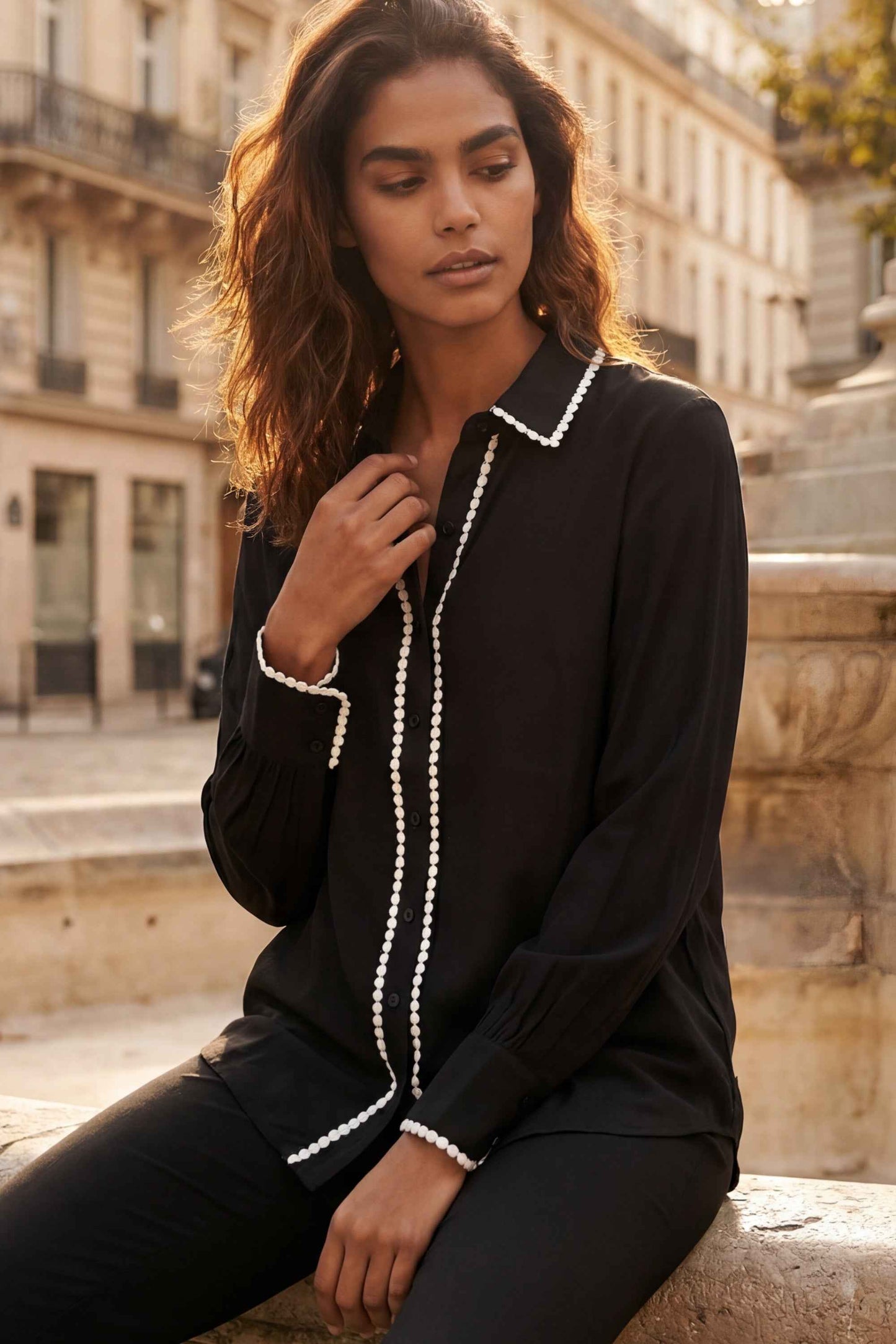 Amelie Contrast-Trim Button Blouse
