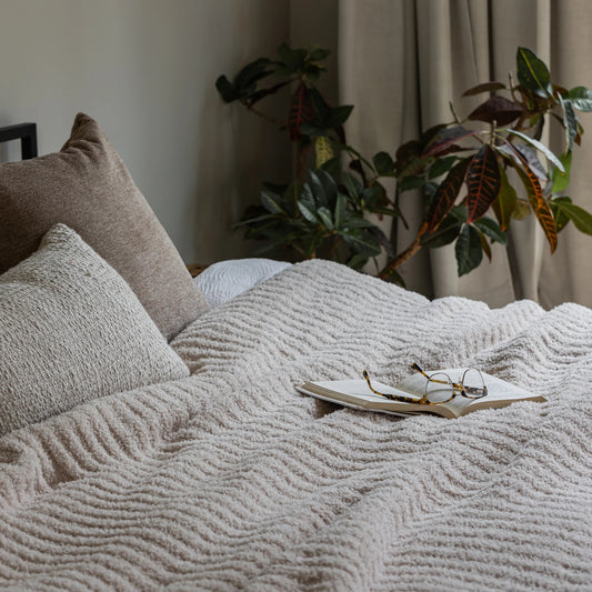 Couverture de lit King Size côtelée beige rougissant