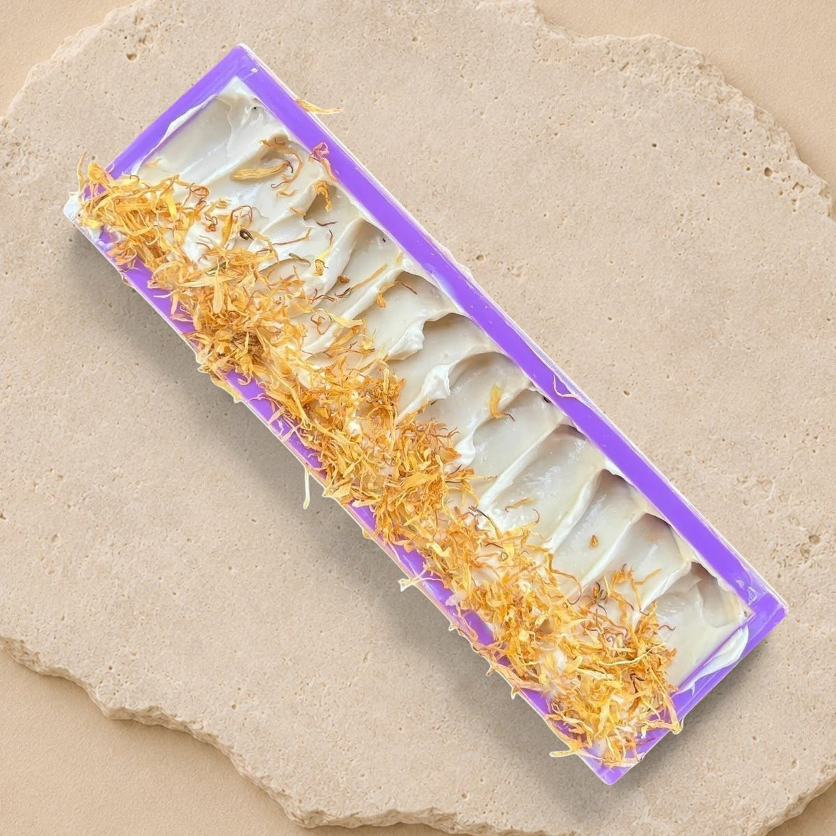 Savon doux NÉFERTITI cire d'abeille, curcuma et calendula