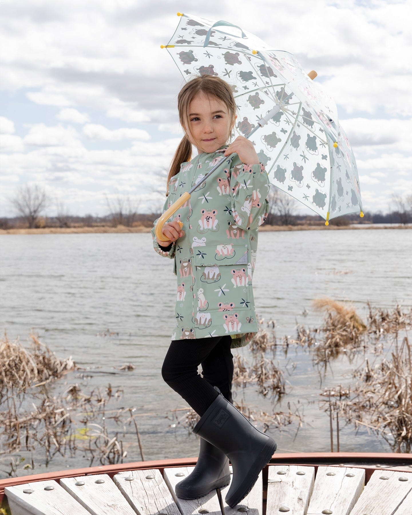 Green raincoat with color-changing frogs