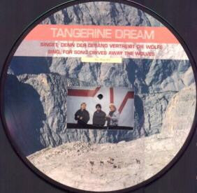 Tangerine Dream / Singet, Denn Der Gesang Vertreibt Die Wölfe = Sing, For Song Drives Away The Wolves - LP