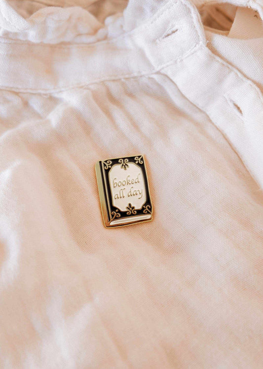 Pin's émaillé "Réservé toute la journée"