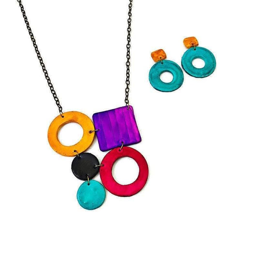 Collier géométrique coloré avec boucles d'oreilles créoles turquoise, ensemble de bijoux en pâte polymère peints à la main