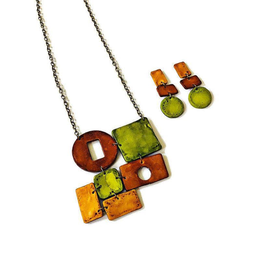 Parure de bijoux d'automne avec collier audacieux et épais et longues boucles d'oreilles géométriques