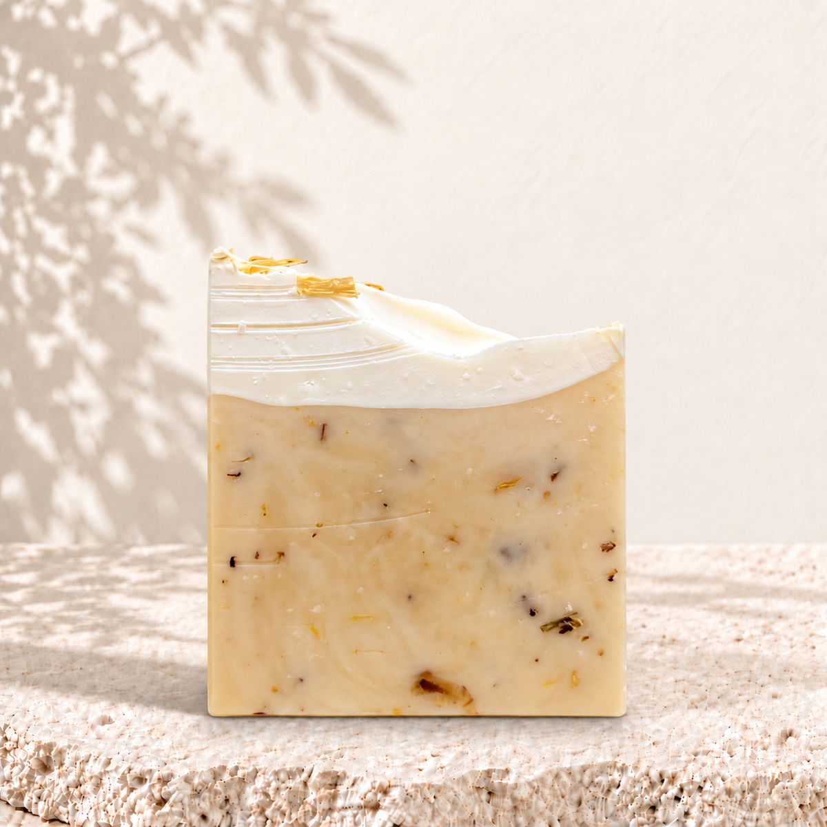 Savon doux NÉFERTITI cire d'abeille, curcuma et calendula